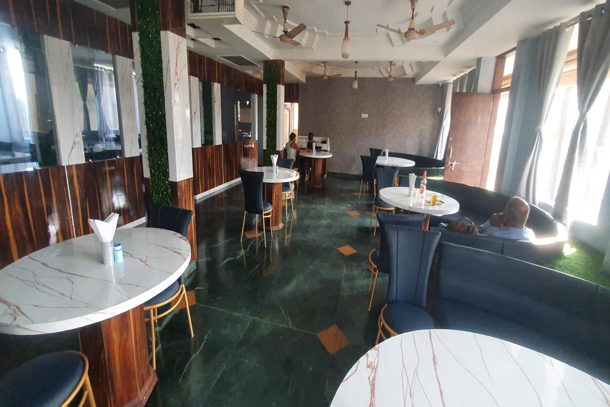 Oyo Hotel Rajshree Akolia Zewnętrze zdjęcie